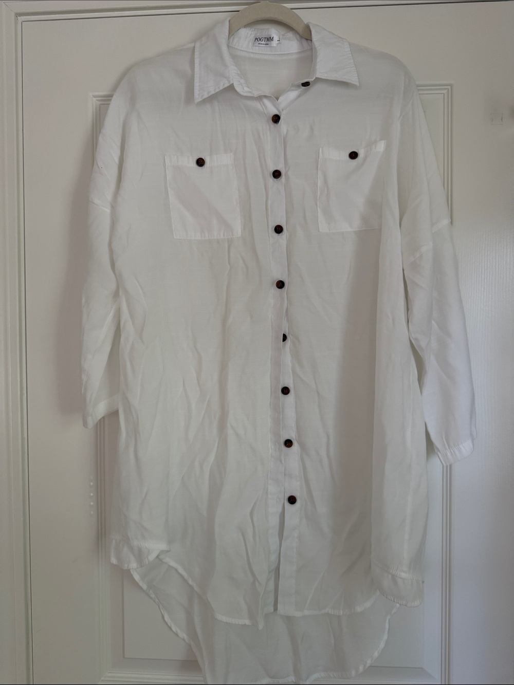 Men's White Longline Casual Button-Down Shirt with Dark Buttons